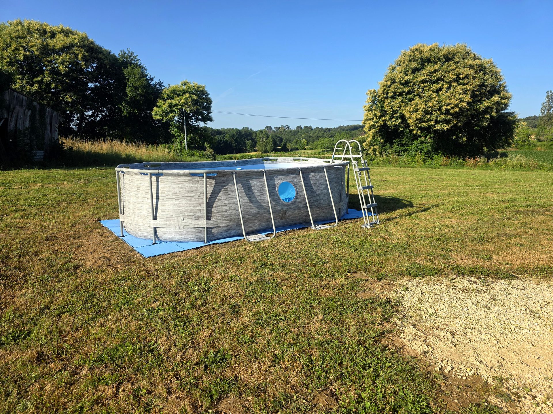 Piscine tubulaire hors-sol privée du gîte de Peventou